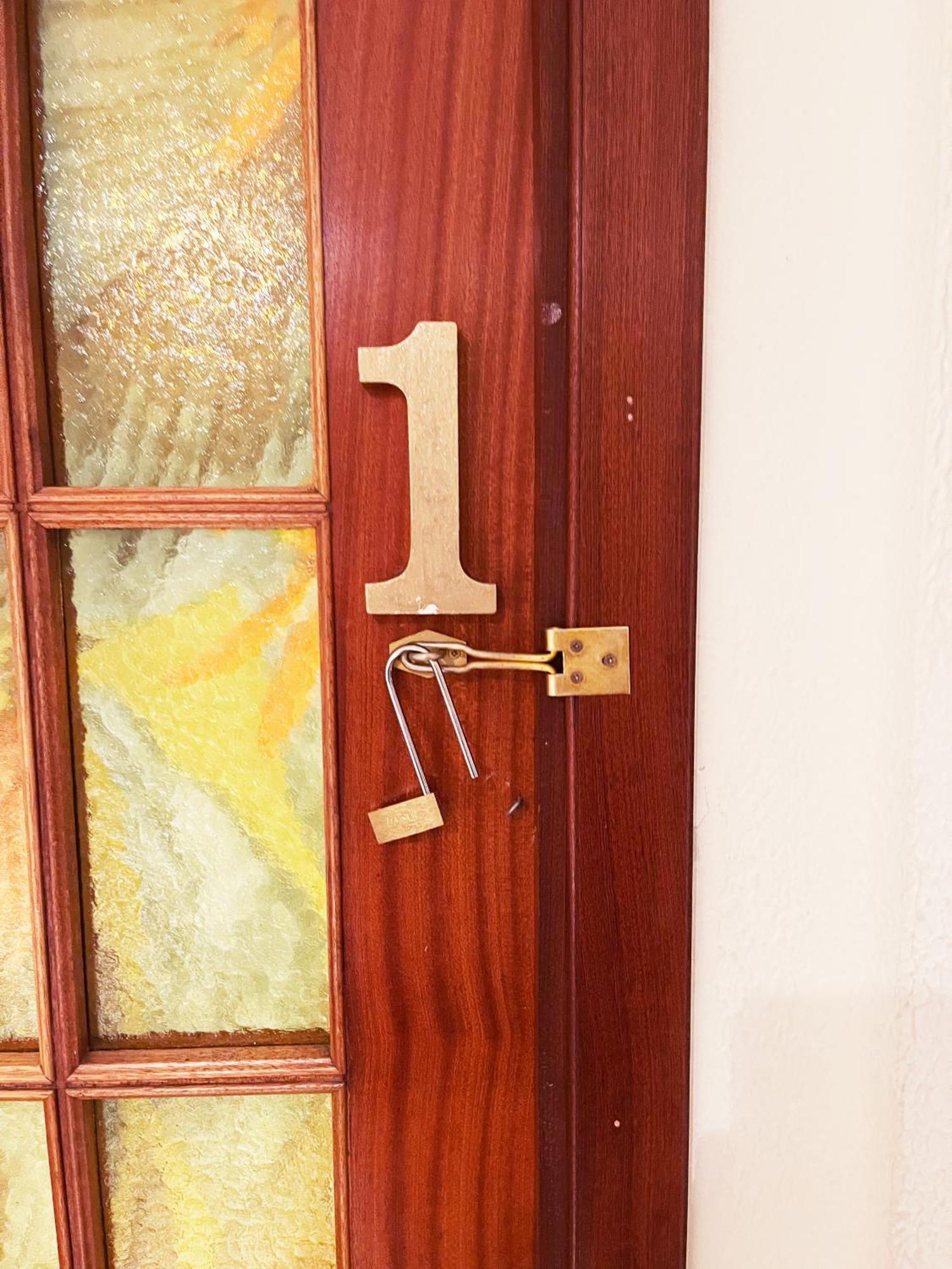 Gemuetliches Zimmer "Gold" Fuer 2 Personen Und Katzenliebhaber Valencia Exterior photo